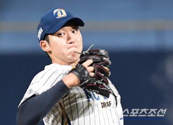 Was it hard to overcome the No. 1 team. Koo Chang-mo played in the fifth inning without allowing 2G runs, but he had eight hits. a four-run loss