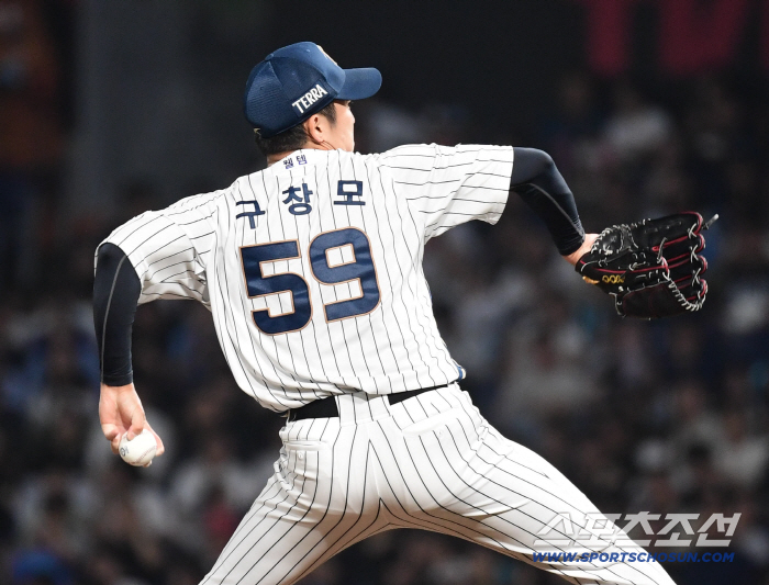 Was it hard to overcome the No. 1 team. Koo Chang-mo played in the fifth inning without allowing 2G runs, but he had eight hits. a four-run loss