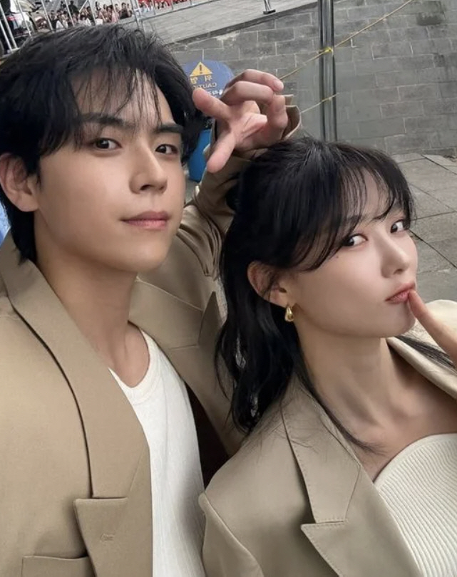 You really don't get along with Kim Yoo-jung and Kim Do-hoon...A couple look proof shot for 3 days only. 