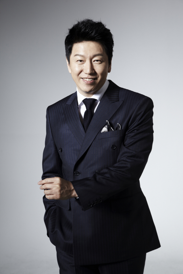 Actor Kim Soo-ro joins National Theater Company Funding for Theater Development...I have a strong helper