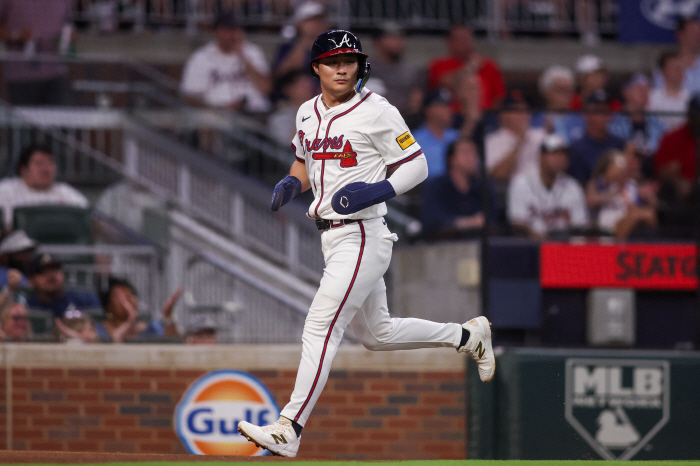  Atlanta's Kim Ha-sung, who failed to hit 11 consecutive games the day before the start again, overcame disappointment and resumed hitting from his first at-bat. The team failed to win 11 games in a row