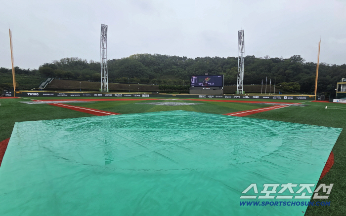 Can I watch Lotte LG Ulsan's last game? Ulsan Munsu Baseball Stadium  It's raining all day long