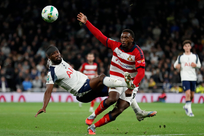  Palinha Fantastic Overhead Kick Goal Tottenham advanced to the 4th round after defeating Doncaster 3-0 in the 3rd division
