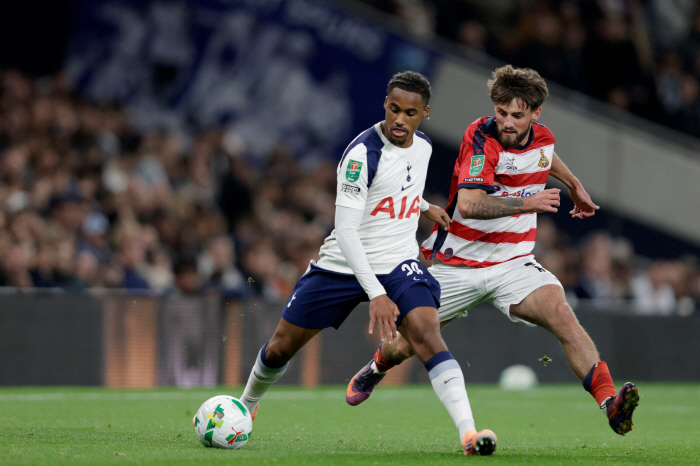  Palinha Fantastic Overhead Kick Goal Tottenham advanced to the 4th round after defeating Doncaster 3-0 in the 3rd division