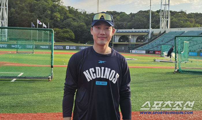 First experience on the mound after 10 years of debut? 133km fastball, forkball → First homer, strikeout, and commemorative ball. Everyone is jealous. 