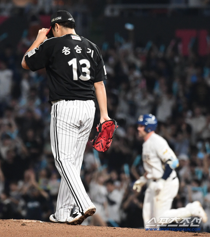 Hanwha fans will laugh, walking four balls, four balls, four balls, four balls, two outs and an unbelievable 6 runs (Changwon site)