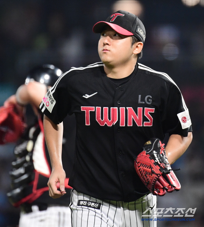 Hanwha fans will laugh, walking four balls, four balls, four balls, four balls, two outs and an unbelievable 6 runs (Changwon site)