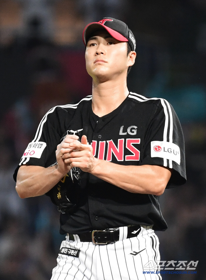 Hanwha fans will laugh, walking four balls, four balls, four balls, four balls, two outs and an unbelievable 6 runs (Changwon site)