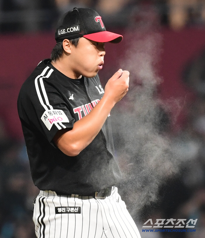 Hanwha fans will laugh, walking four balls, four balls, four balls, four balls, two outs and an unbelievable 6 runs (Changwon site)