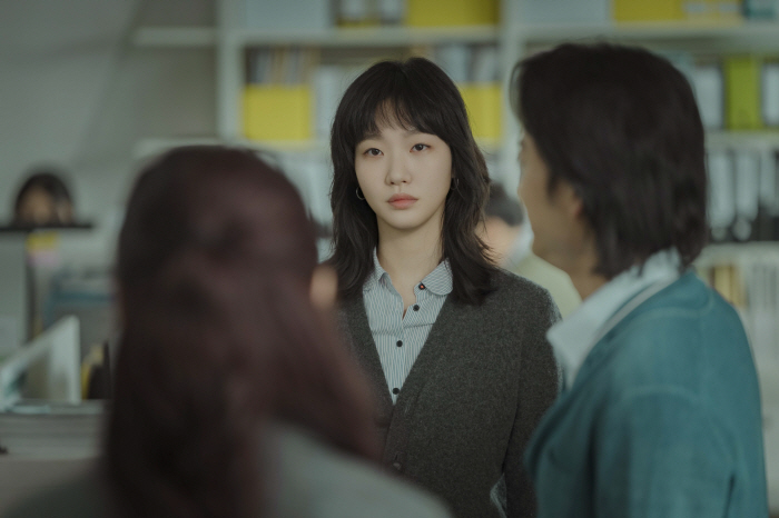 I calculated the speed of the horse, the way he walked..The turbulent 30s expressed by Eunjung and Sangyeon Kim Goeun