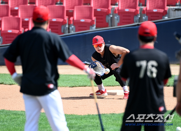 In fact, he is giving up renewing his contract, and will KIA's next first baseman push him...I can't tolerate mistakes this year. First baseman is better
