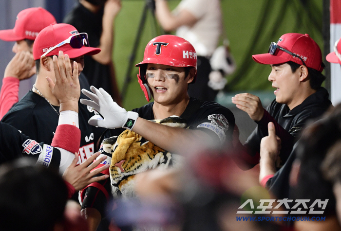 In fact, he is giving up renewing his contract, and will KIA's next first baseman push him...I can't tolerate mistakes this year. First baseman is better