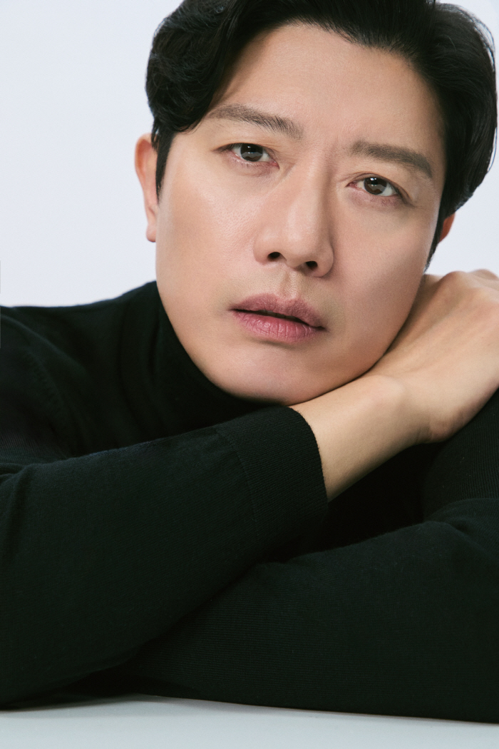  Son Ye-jin, who has been a fan of Park Hee-soon since she was young, admires her condensed acting (I can't help it)