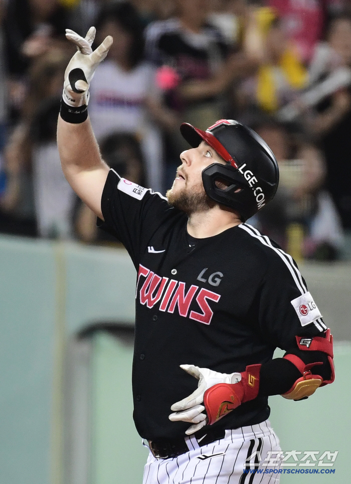 LG defeated Lotte by 111, Magic Number 3→3.5G car. Even if he loses three consecutive games in Daejeon, he will remain No. 1. Lotte's fourth consecutive victory in the quarterfinals 