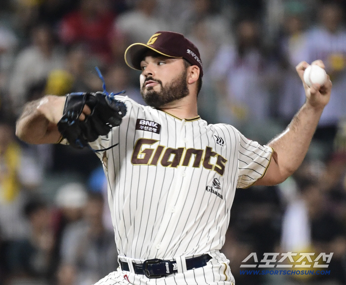 LG defeated Lotte by 111, Magic Number 3→3.5G car. Even if he loses three consecutive games in Daejeon, he will remain No. 1. Lotte's fourth consecutive victory in the quarterfinals 