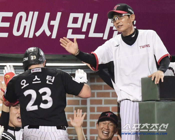 LG defeated Lotte by 111, Magic Number 3→3.5G car. Even if he loses three consecutive games in Daejeon, he will remain No. 1. Lotte's fourth consecutive victory in the quarterfinals 