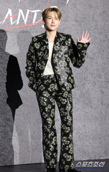 Lim Siwan's outfit for today? Warts concept. Didn't you try to fry it alone? Funny explanation