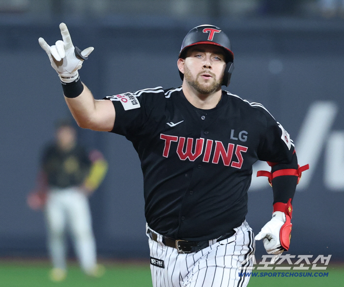 Moon Sung-joo, Austin, Kim Hyun-soo, Moon Bo-kyung LG's first central hit line. Should I catch Gamboa? 