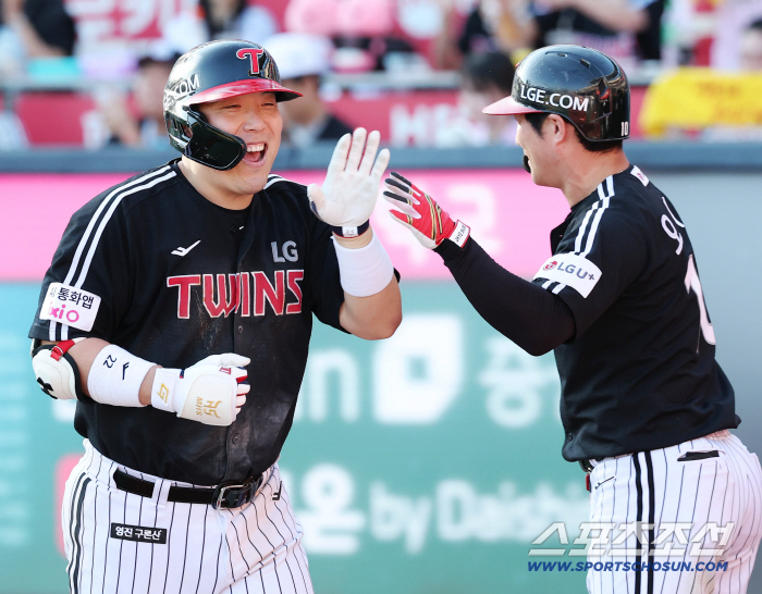 Moon Sung-joo, Austin, Kim Hyun-soo, Moon Bo-kyung LG's first central hit line. Should I catch Gamboa? 