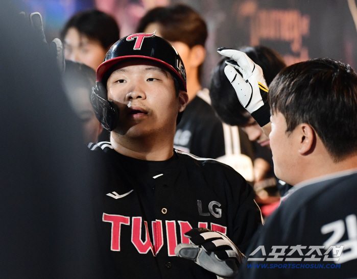 Moon Sung-joo, Austin, Kim Hyun-soo, Moon Bo-kyung LG's first central hit line. Should I catch Gamboa? 