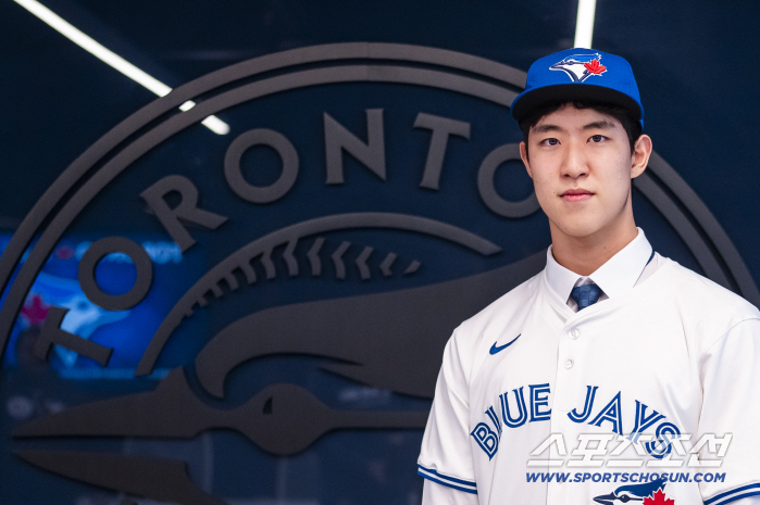 Park Joon-hyun, who chose Korea, signed a contract with Toronto for 2.1 billion won in ML entry documents