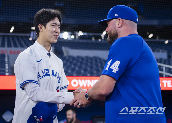 Park Joon-hyun, who chose Korea, signed a contract with Toronto for 2.1 billion won in ML entry documents