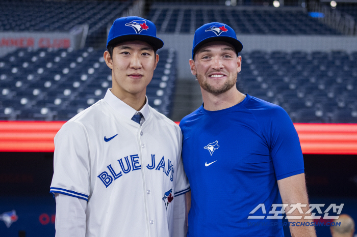 Park Joon-hyun, who chose Korea, signed a contract with Toronto for 2.1 billion won in ML entry documents