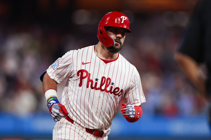 Pay attention to PS Ohtani, the home run king is mine. Schwarber, who beat Ohtani by hitting three home runs in two days, has a 99% or more chance of becoming NL home run king