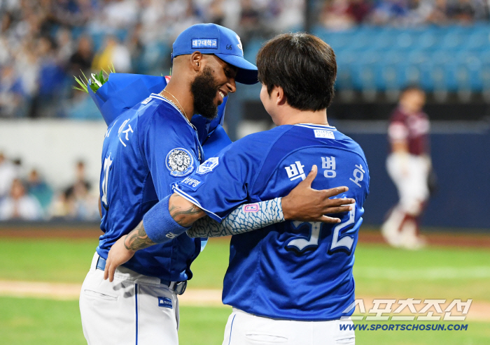  Diaz Park Byungho, a hot hug