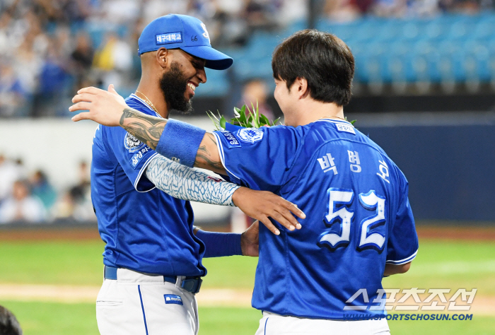  Diaz Park Byungho, a hot hug