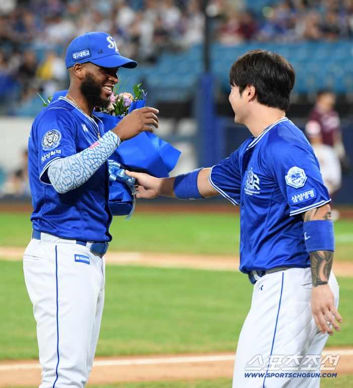  Diaz Park Byungho, a hot hug