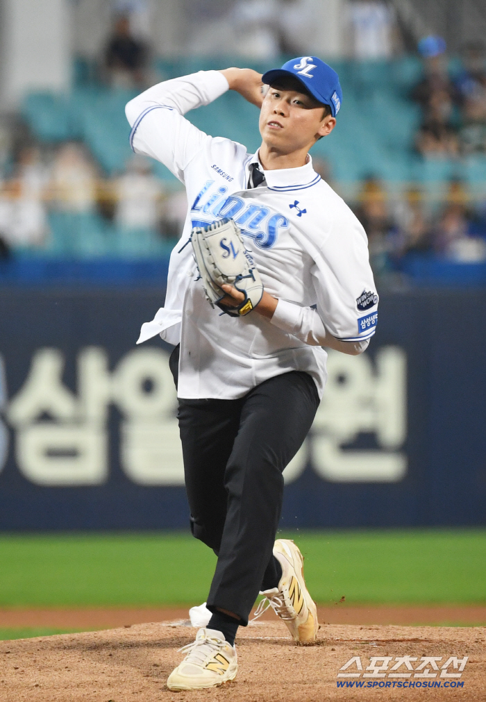  Samsung Round 1 Lee Ho-bum will throw a strike