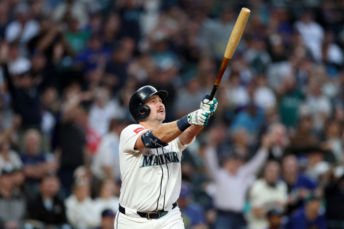 Raleigh 59 gun and Jersey 5051 gun exploded together! The AL MVP competition reached the third four-man 50-homer season in the competition