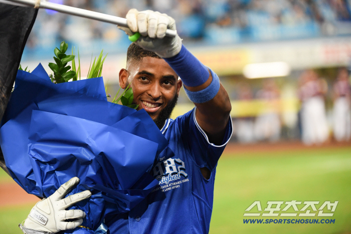 Samsung? There has never been a batter like this in KBO history 49 home runs, 150 RBIs, and Diaz, hurry up and renew the contract