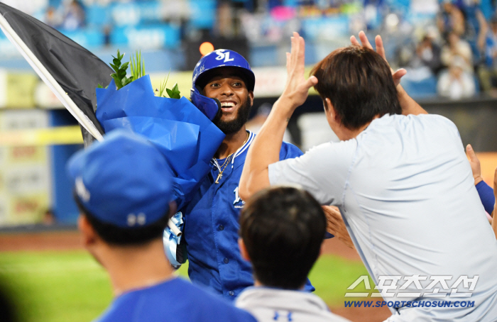 Samsung? There has never been a batter like this in KBO history 49 home runs, 150 RBIs, and Diaz, hurry up and renew the contract