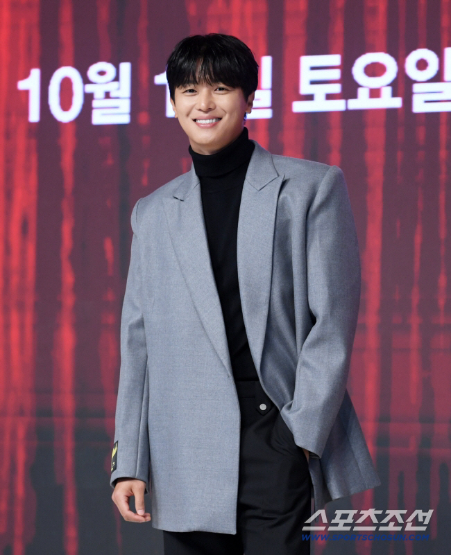 Yeon Woo-jin's celebrity disease controversy broke outYou think everyone pays attention to you? (Too-buck-ee-flavored)