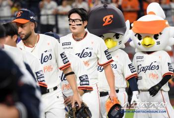 2.5G car goes all the way to the top of the race...Thanks to Ryu Hyun-jin, I was able to take the opportunity to turn the game around in