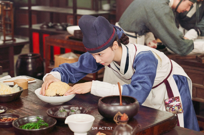 Yoona’s Improvised Charms and Acting Mastery in 'Bon Appetit, Your Majesty' Steal the Spotlight