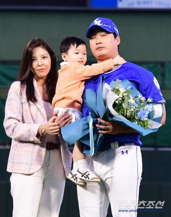 Jeon Jun-woo, Oh Seung-hwan, who will leave if he played baseball longer than me, greets Busan baseball fans for the last time 