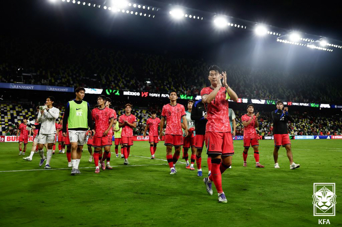 The most to advance to the World Cup for 11 consecutive times → One candidate for the Soccer AFC Awards...PSG Shinhwa Lee Kang-in tries to win the International Player Award following Son Heung-min → Kim Min-jae