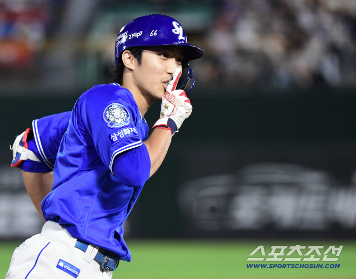  JAE HYUN's two-run shot victory's hush ceremony