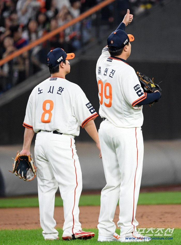  Left fielder Moon Hyun-bin's stellar defense, praised by starting pitcher Ryu Hyun-jin