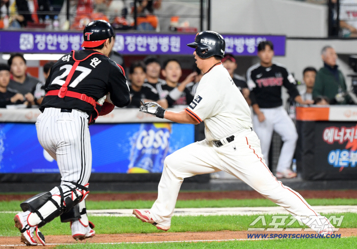  Roh Sihwan, Park Dongwon, tag with empty hands