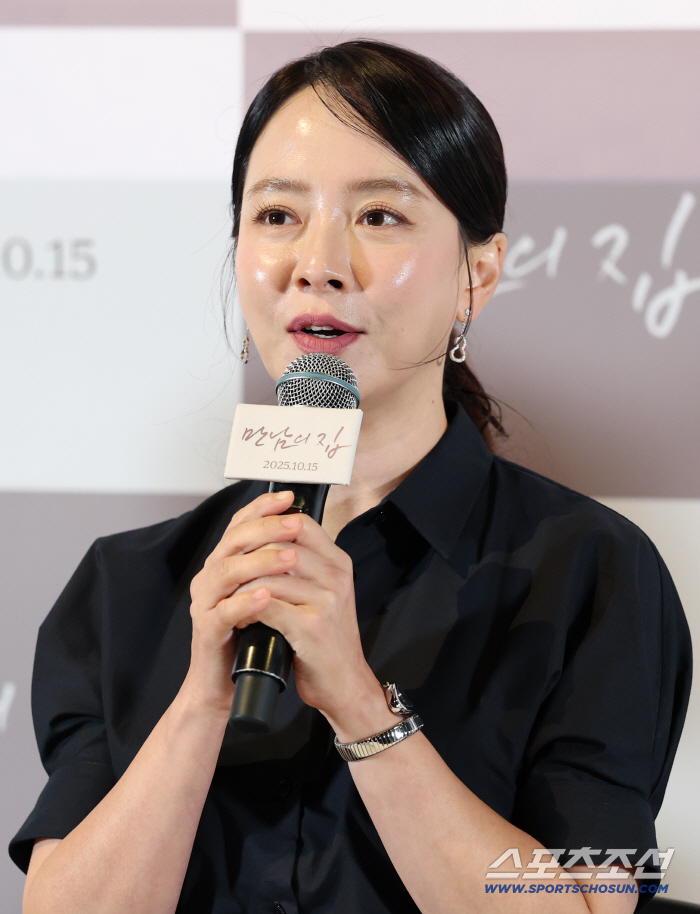  Song Jihyo in the movie 'House of Meeting'