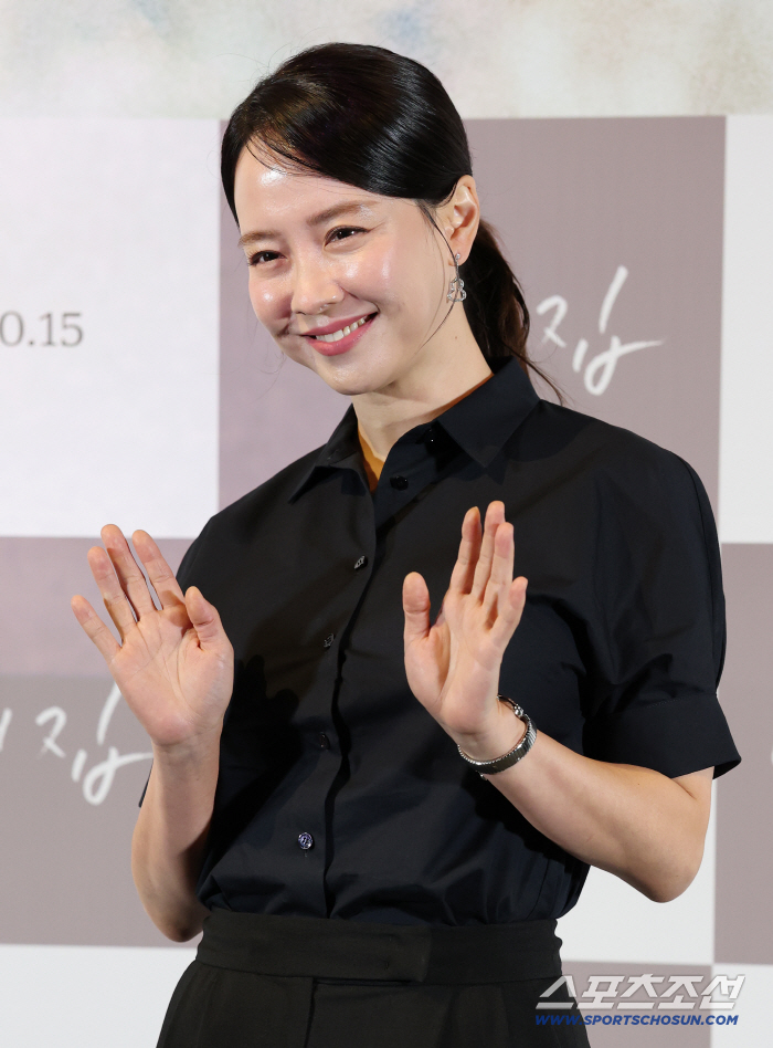  Song Jihyo's bright smile
