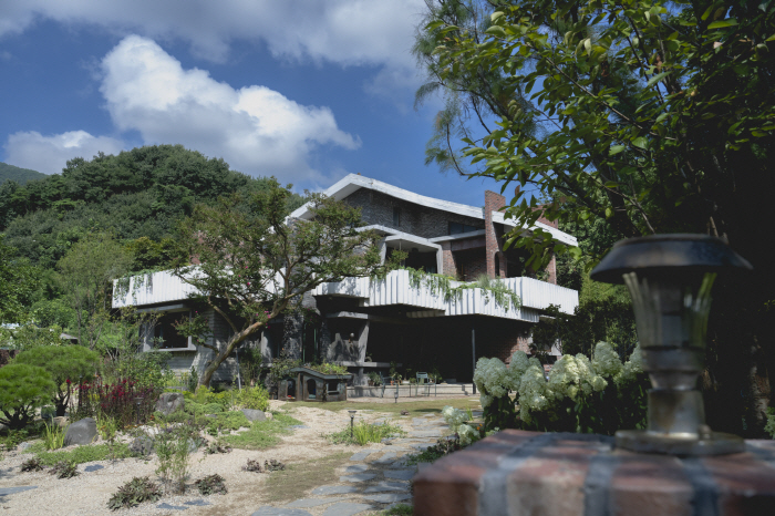 The reason why Lee Byung-hun couldn't give up his two-story house without real estate value (there's nothing I can do about it)