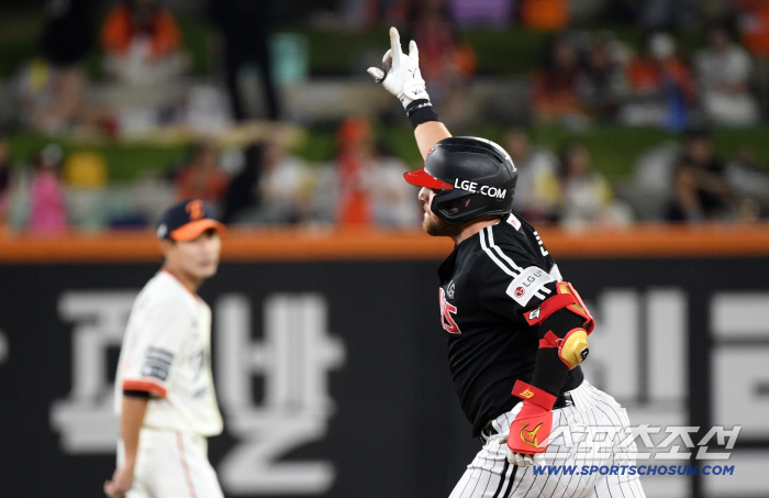 Roh Sihwan, if you just tagged him...1st place? No way! Hanwha, Austin catch LG for first time and chase 2.5G car 