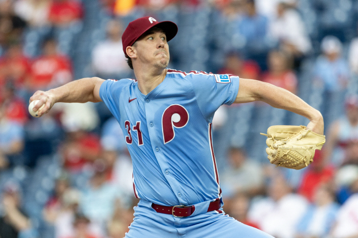 This pitcher, who LAD turned away and Boston abandoned, has three wins, ERA 0.66, after a spectacular revival in PHI, and can get revenge in fall baseball