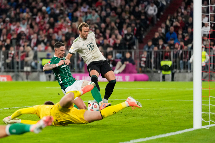 104 games x 100 goals!The shortest record in Europe's top five leagues, Manchester United, Ronaldo, and Monsters crossed