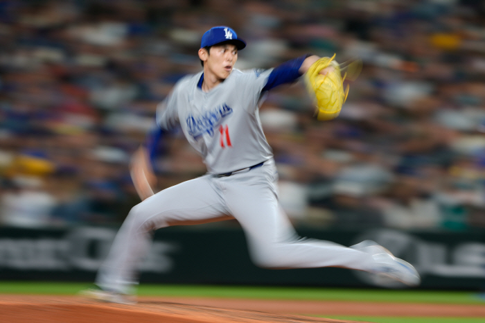 The 161-kilometer bullpen Sasaki is powerful. 60-homer MVP candidate Raleigh struck out three pitches 